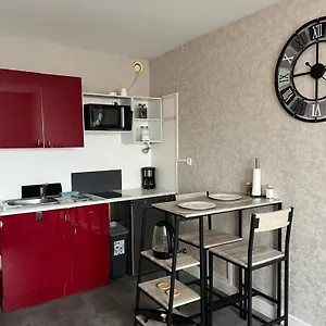 apt-joli-studio-avec-parking-prive-bien-situe.hotels-rhonealpes.com/